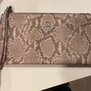Michael kors wristlet